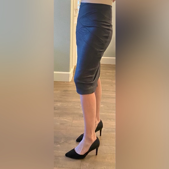 Express pencil skirt - Picture 2 of 7
